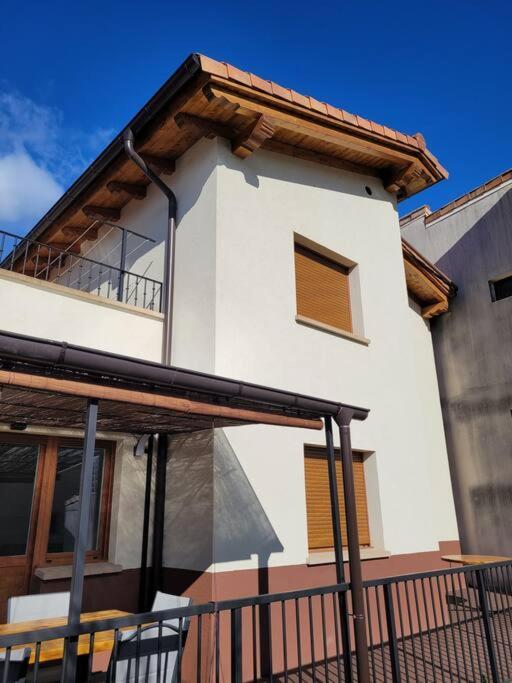 Casa Julio, Bonita Casa Comoda Y Espaciosa, Totalmente Reformada Con Terraza Y Jardin Privado Riezu Ngoại thất bức ảnh